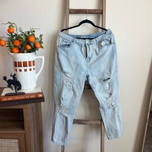 Wild Fable Light Wash Distressed Boyfriend Jeans